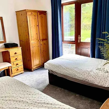 Fionas Thatched Eile Holiday home