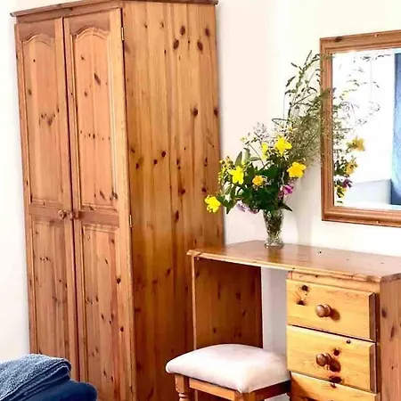 Fionas Thatched Eile Holiday home *