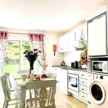 Fionas Thatched Eile Holiday home