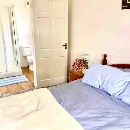 Fionas Thatched Eile Holiday home