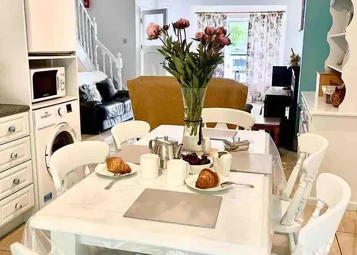 Fionas Thatched Eile 펜션 *