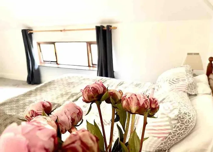 Fionas Thatched Eile